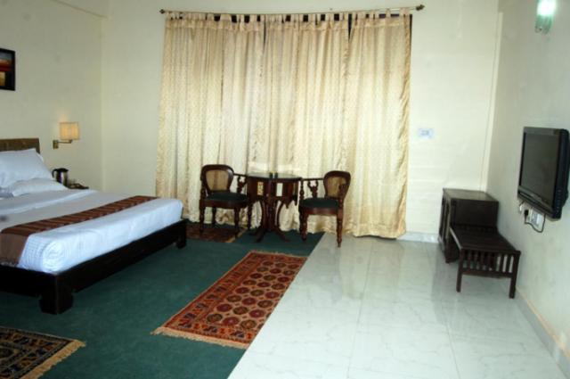Natureraga Fernhill Resort Chail Room photo